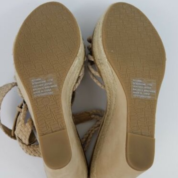 B Makowsky Leather Strappy Wedge Heel Sandals - Picture 8 of 8